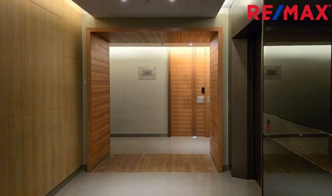 ขาย The River ขาย HOTDEAL !! The River Condominium1 ห้องนอนใหญ่ (ชั้น 17th Tower B พื้นถึงฝ้าสูง 2.6 เมตร)1 ห้องนอนใหญ่ (ชั้น 17th Tower B พื้นถึงฝ้าสูง 2.6 เมตร) วิวเปิดโล่งทางแม่น้ำและวิวเมืองทางทิศใต้