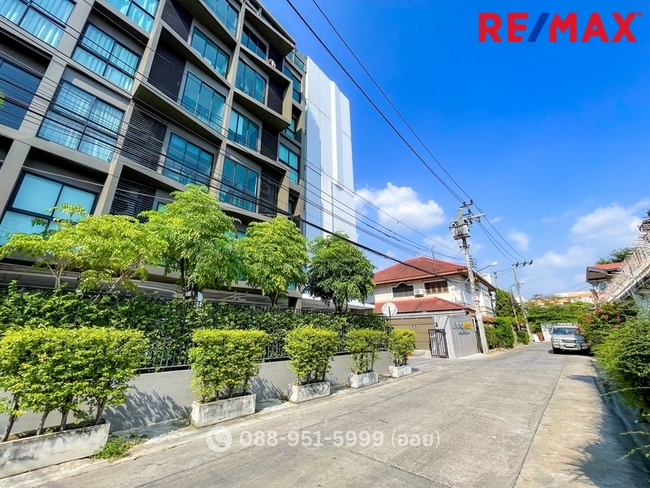 คอนโดลิฟวิ่งเนสท์ Living Nest ลาดพร้าว 44 ห้องมุม 2 ชั้น ใช้สอยรวม 45 ตร.ม. ฝ้าเพดานสูง 4.55 ม. .ใกล้รถไฟฟ้าสถานีภาวนาเพียง 190 เมตร
