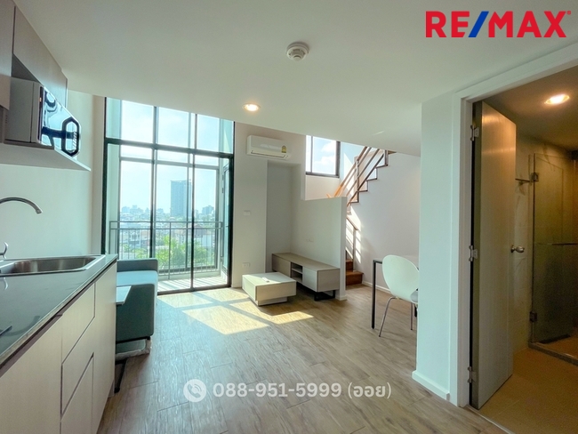 คอนโดลิฟวิ่งเนสท์ Living Nest ลาดพร้าว 44 ห้องมุม 2 ชั้น ใช้สอยรวม 45 ตร.ม. ฝ้าเพดานสูง 4.55 ม. .ใกล้รถไฟฟ้าสถานีภาวนาเพียง 190 เมตร