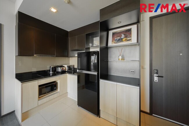 ขายคอนโดสุขุมวิท The Edge Sukhumvit 23 ห้องมุม วิวดี แต่งสวย ติด BTS อโศก และ MRT สุขุมวิท (เช่า 30,000/เดือน)