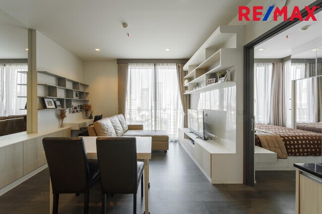 ขายคอนโดสุขุมวิท The Edge Sukhumvit 23 ห้องมุม วิวดี แต่งสวย ติด BTS อโศก และ MRT สุขุมวิท (เช่า 30,000/เดือน)