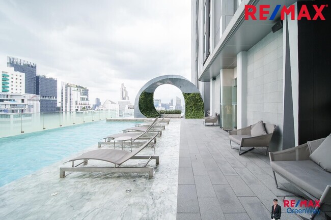 ขายคอนโดสุขุมวิท The Edge Sukhumvit 23 ห้องมุม วิวดี แต่งสวย ติด BTS อโศก และ MRT สุขุมวิท (เช่า 30,000/เดือน)