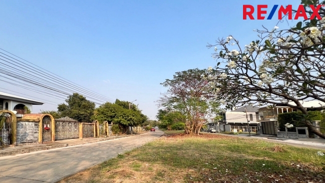 ขายที่ดิน หมู่บ้านเมืองทอง 2/2 ซอยพัฒนาการ 61 »» ใกล้โรงเรียนเตรียมอุดมศึกษาพัฒนาการ